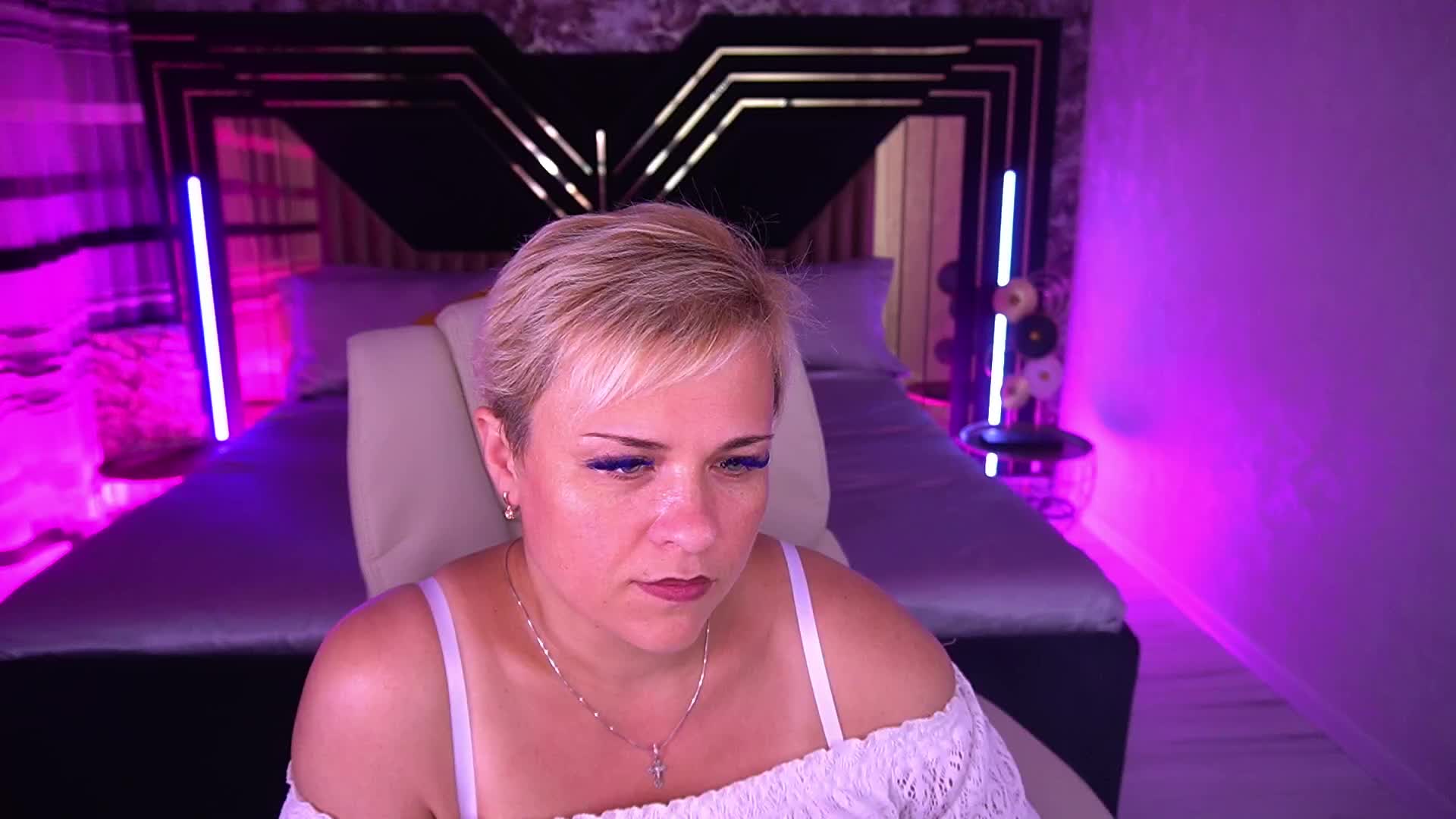 CrystalVibe Adult Chat September 4, 2026