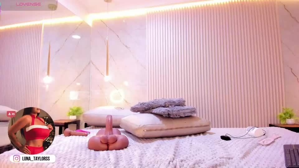 luna_taylorss Adult Chat September 4, 2026