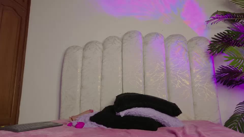 mia_sweetie1 Adult Chat September 7, 2026