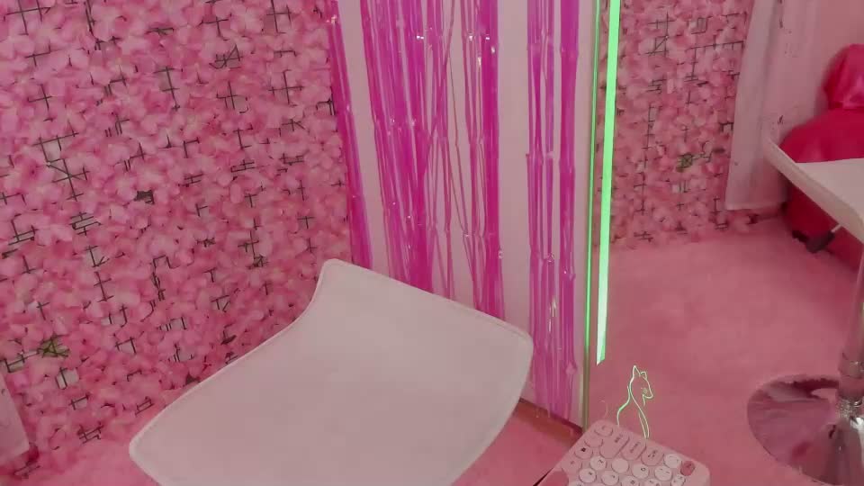 pinky_purr Adult Chat September 7, 2026