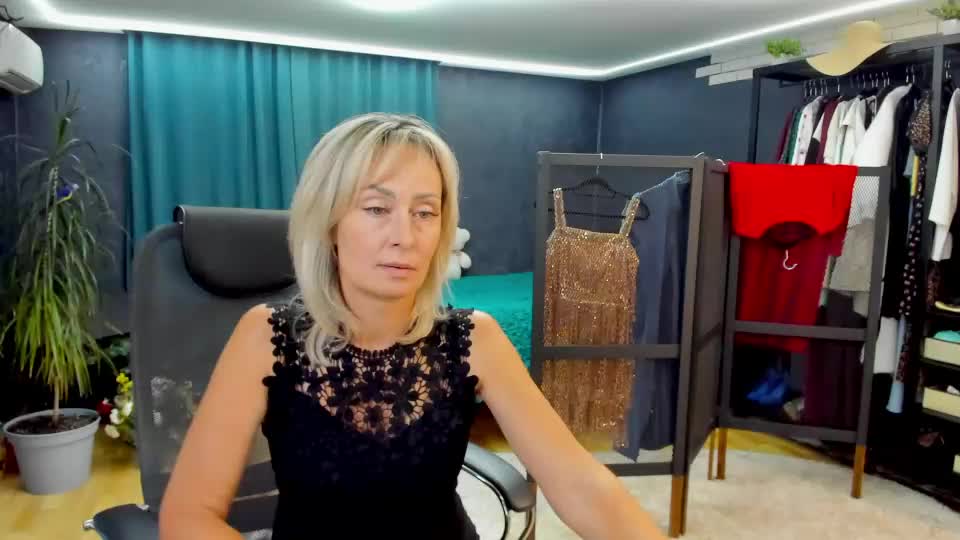 julia__cherry_ Adult Chat September 8, 2026