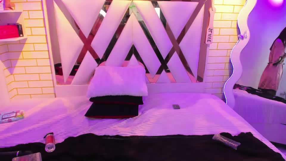 mia_petite18 Adult Chat September 8, 2026