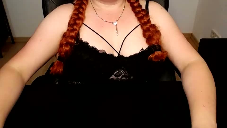 elly_petite Adult Chat September 9, 2026