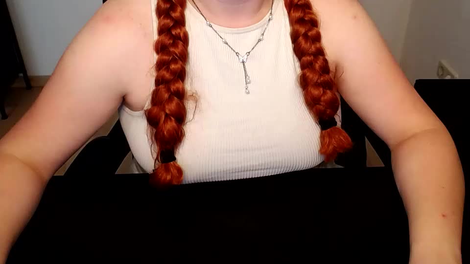 elly_petite Adult Chat September 11, 2026