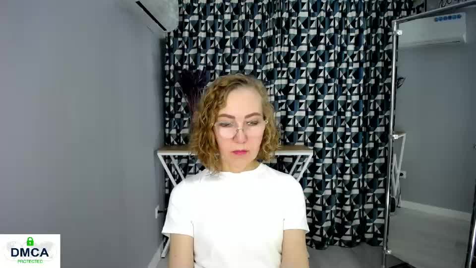 queen_a_n_i Adult Chat September 15, 2026