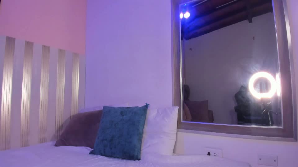 nina_glow_ Adult Chat September 17, 2026
