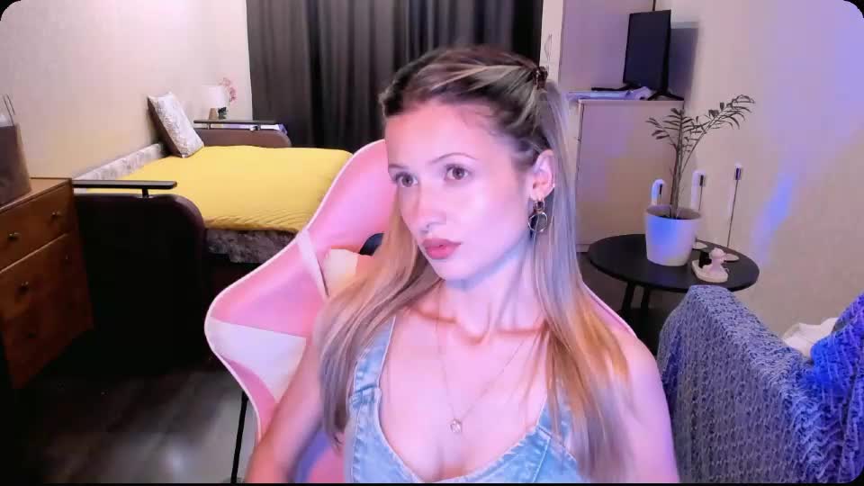 julie_flores Adult Chat September 19, 2026