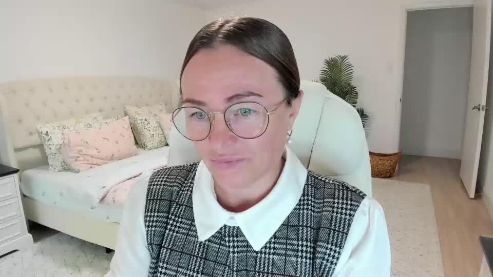vika7333 Adult Chat September 19, 2026