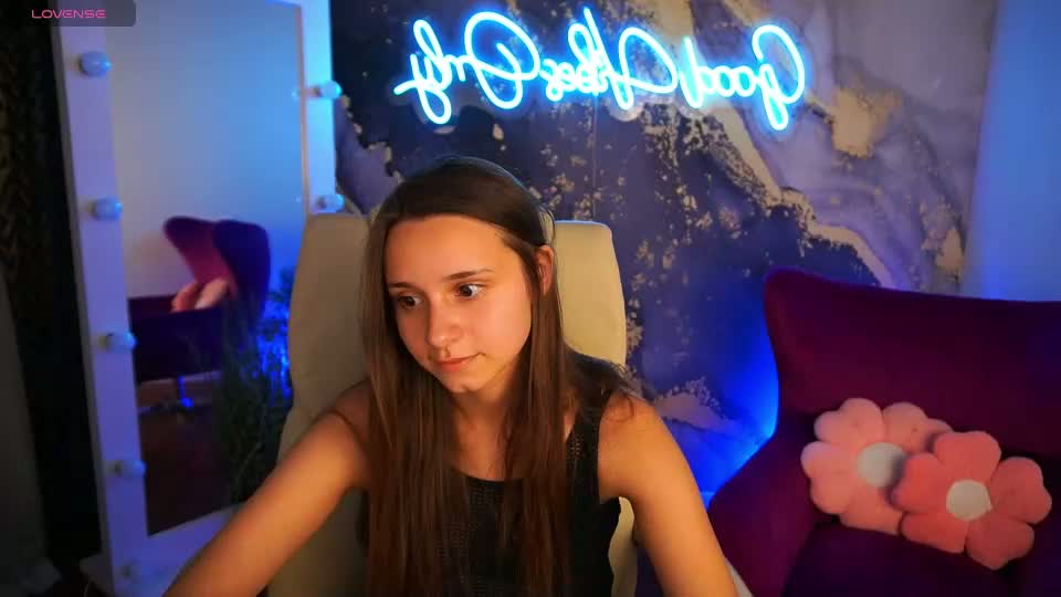 tinynataliee Adult Chat September 23, 2026