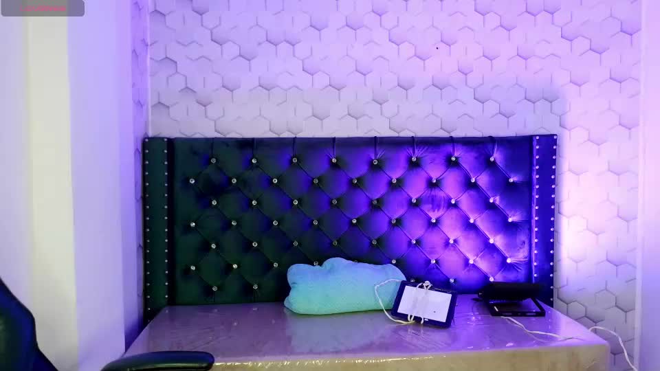 diamondfox_m Adult Chat September 23, 2026