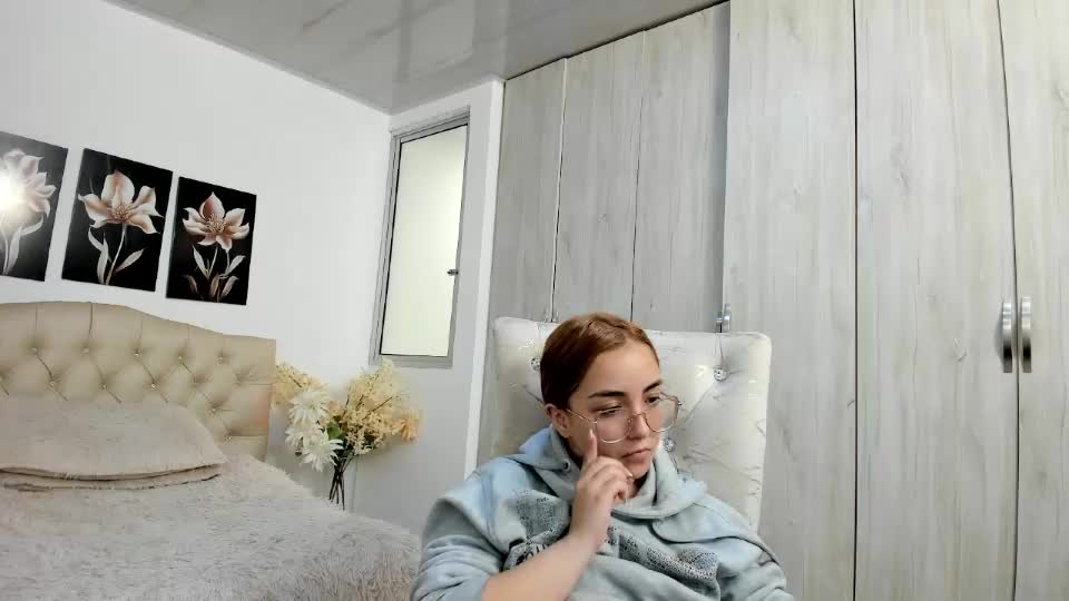 kitty_f00x Adult Chat September 24, 2026