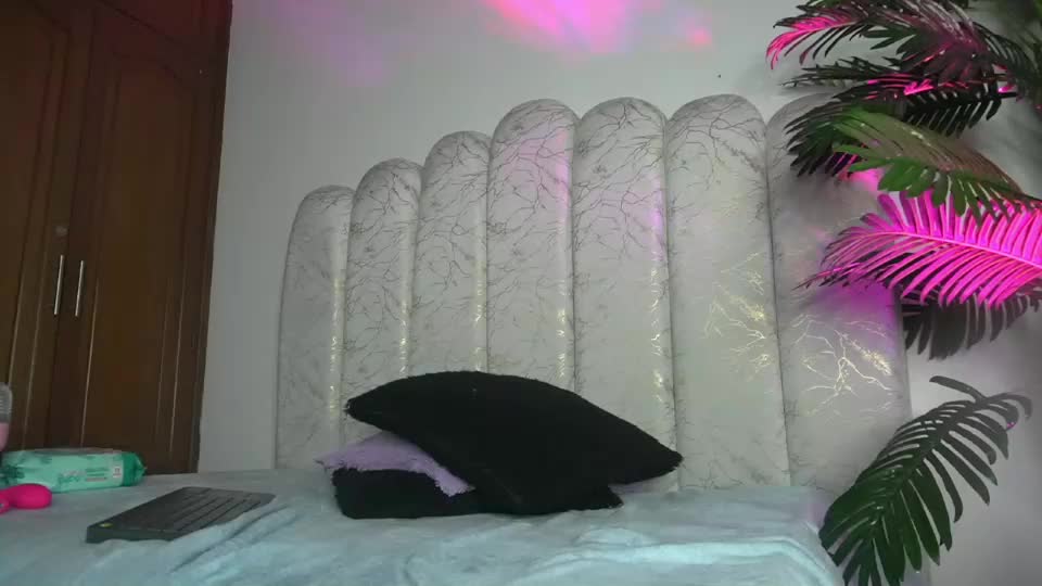 mia_sweetie1 Adult Chat September 27, 2026