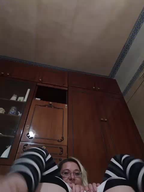 Vika211 Adult Chat September 30, 2026
