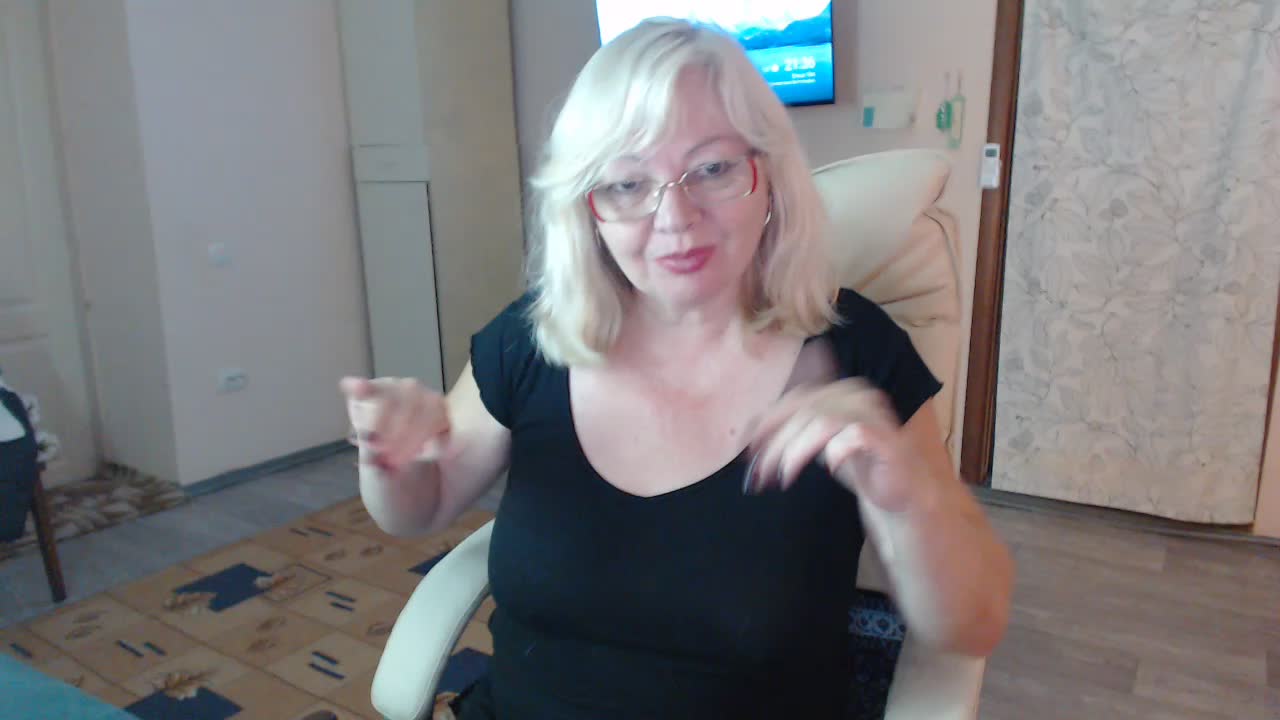 EvelynLoveShy Adult Chat October 1, 2026