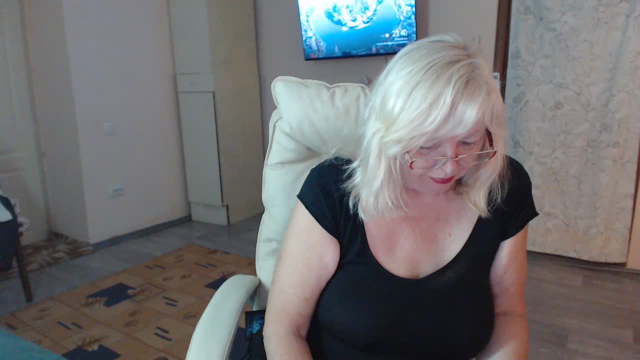 EvelynLoveShy Adult Chat October 1, 2026