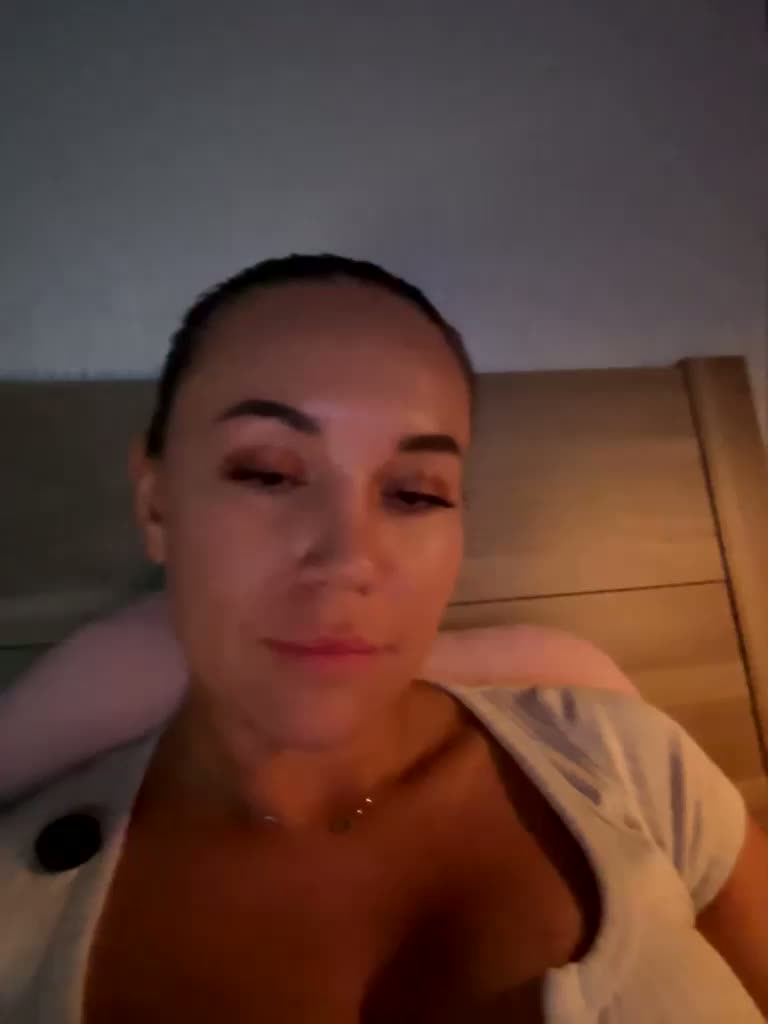 QWEENII Adult Chat October 1, 2026