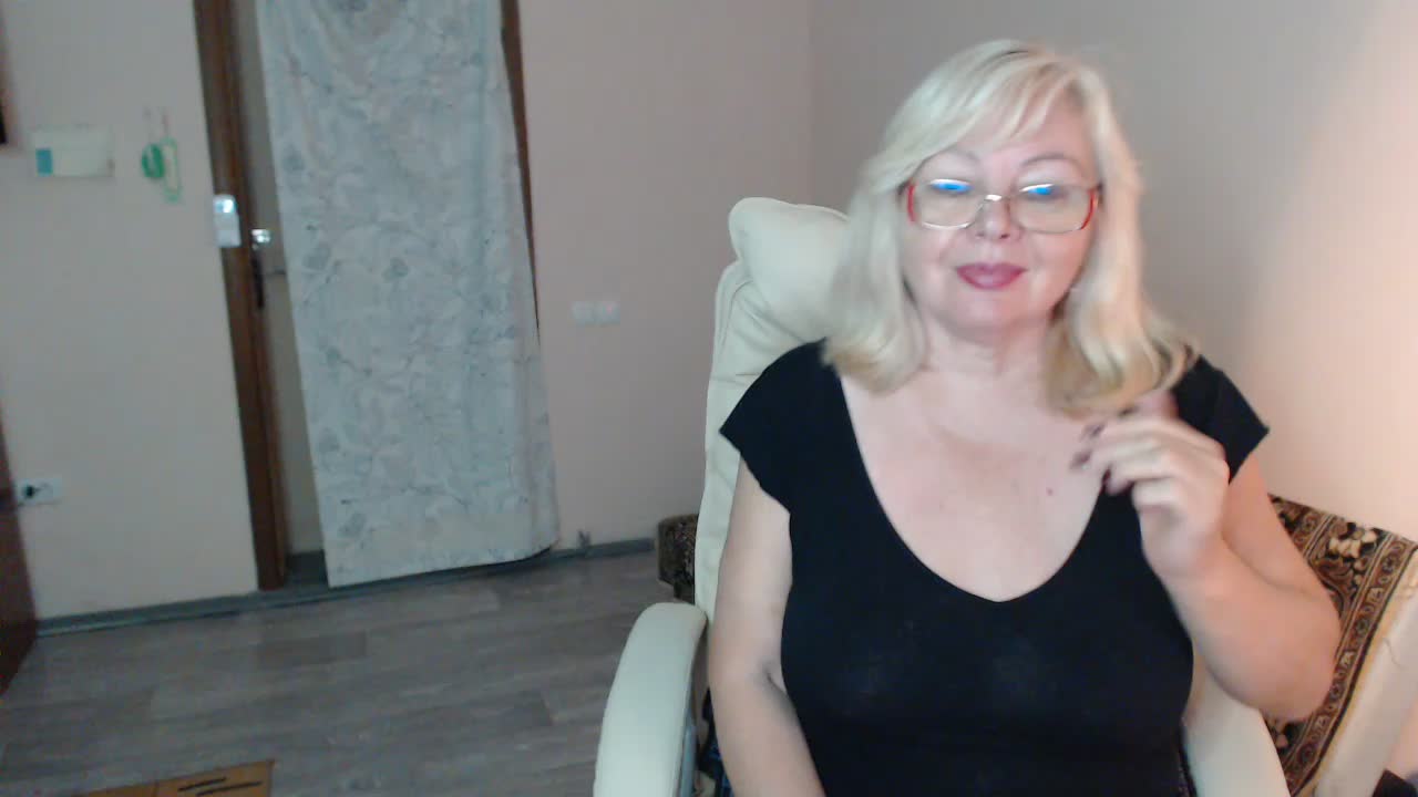 EvelynLoveShy Adult Chat October 2, 2026