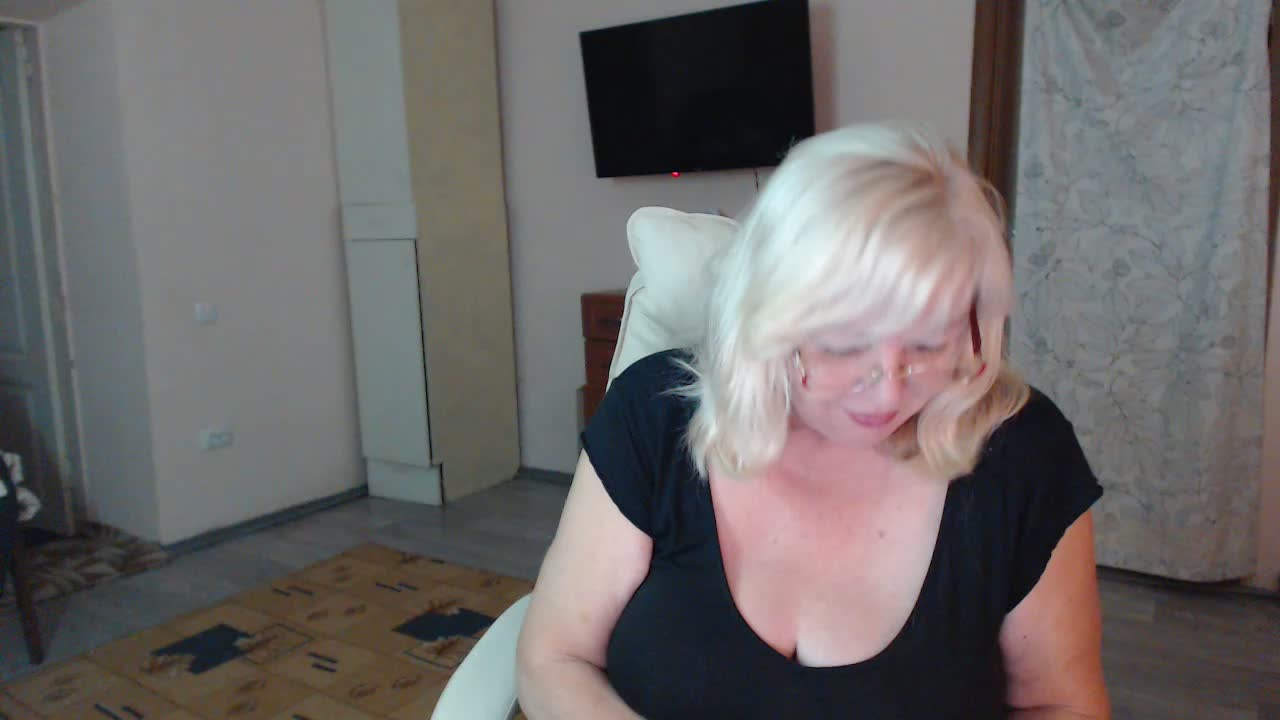EvelynLoveShy Adult Chat October 2, 2026
