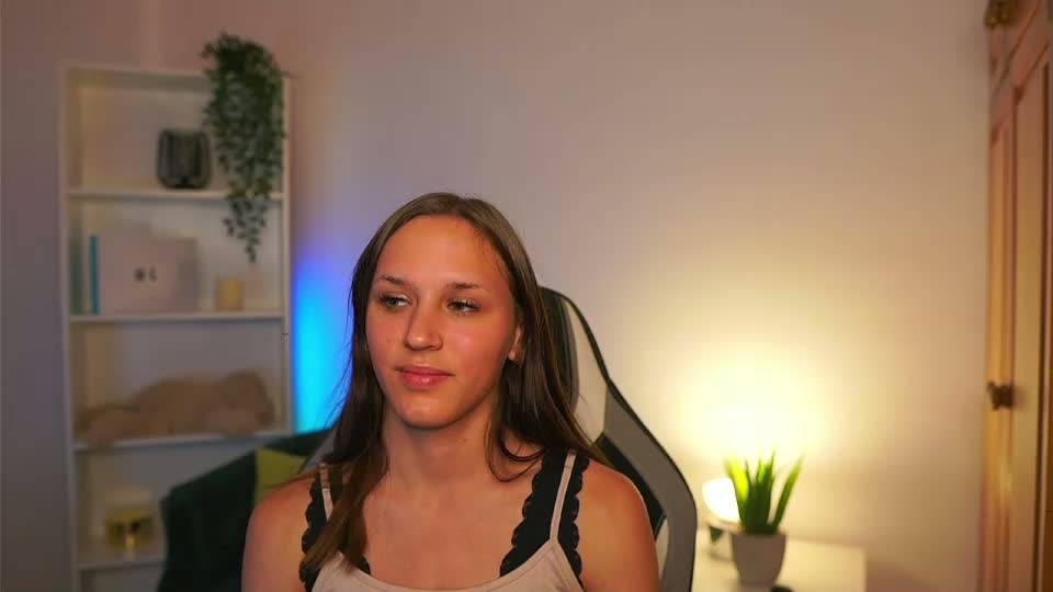 kelly_cutie18 Adult Chat October 2, 2026
