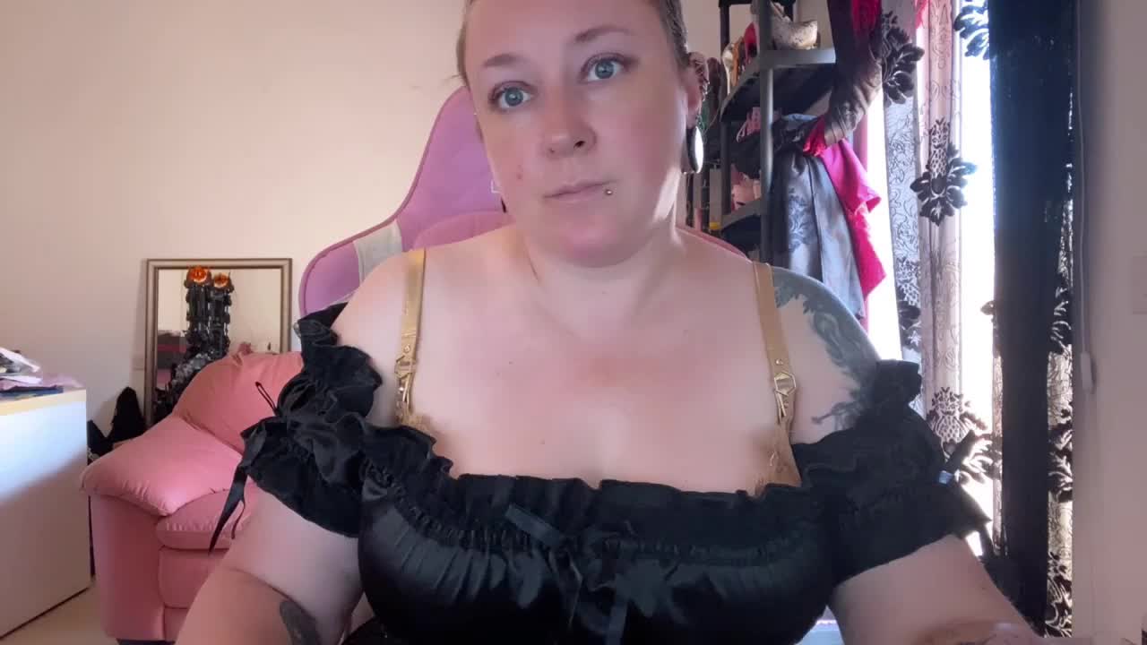 NylonQueen Adult Chat October 3, 2026