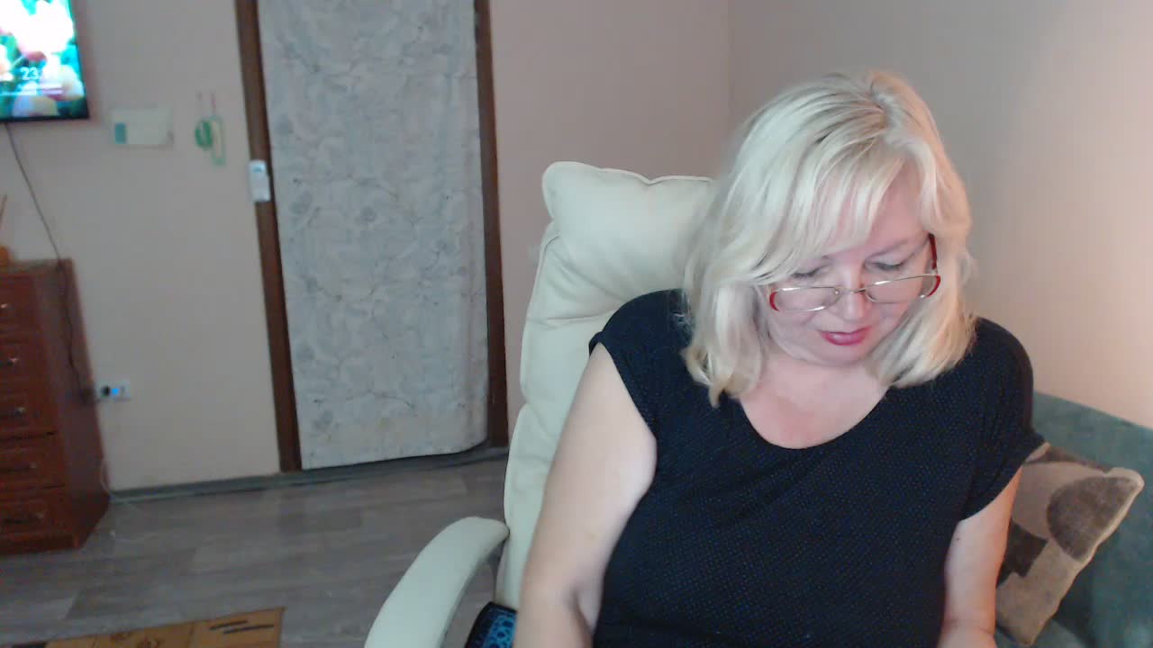 EvelynLoveShy Adult Chat October 3, 2026