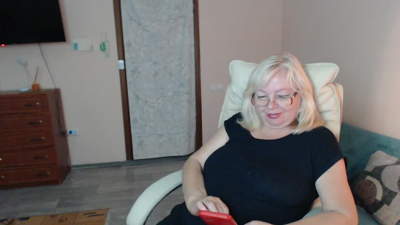 EvelynLoveShy Adult Chat October 3, 2026