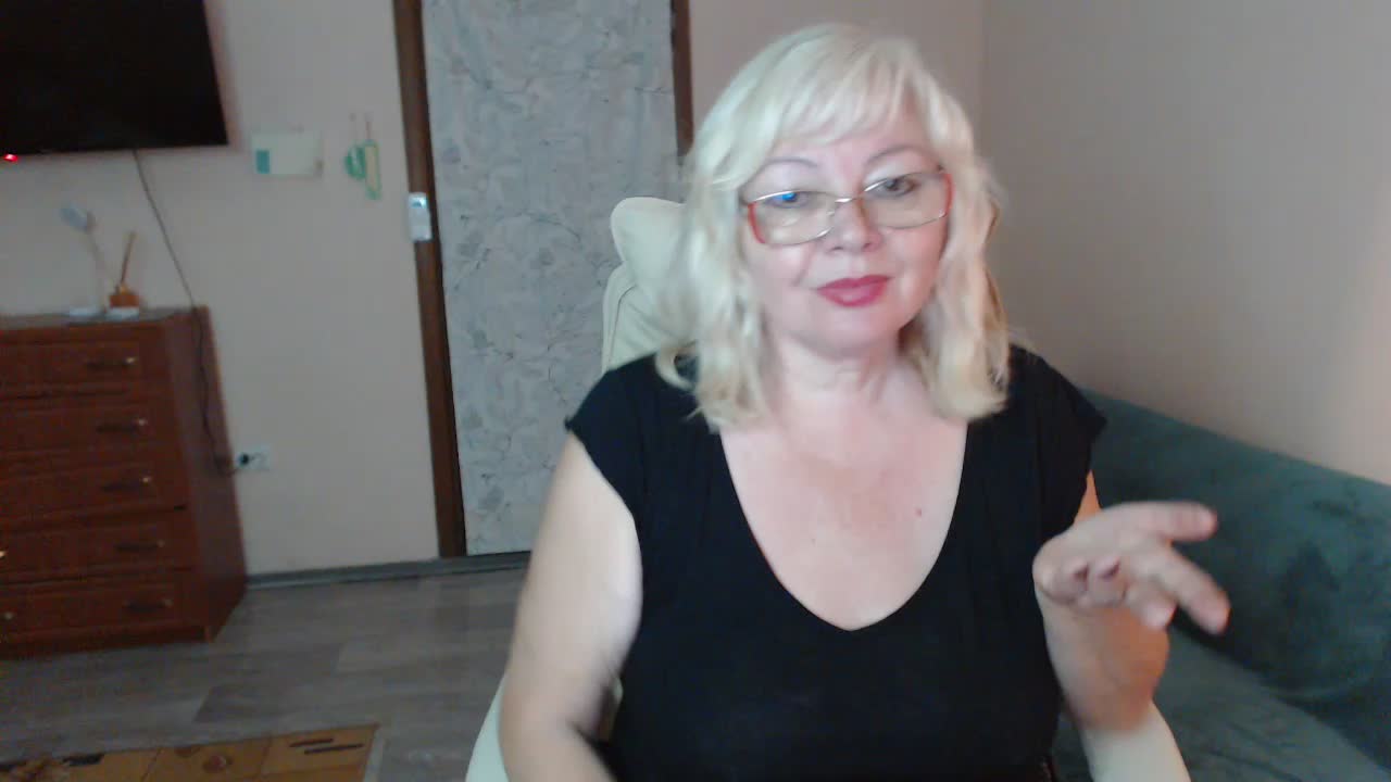EvelynLoveShy Adult Chat October 4, 2026