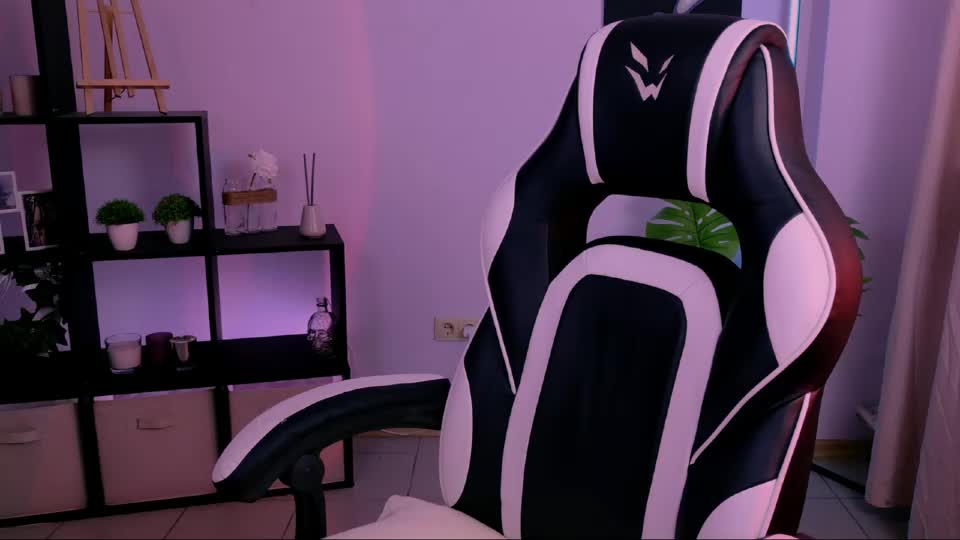 honey_bbyy Adult Chat October 4, 2026