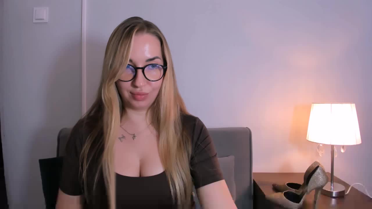 AriaBeauty Adult Chat October 4, 2026