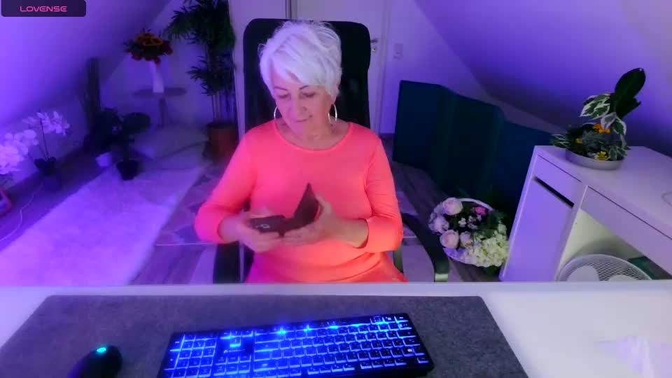helenadarling Adult Chat October 6, 2026