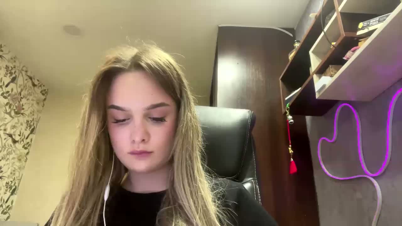 AnnaHoupt Adult Chat October 6, 2026