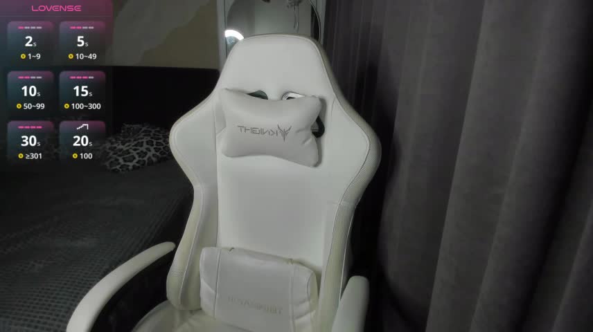 EvelinaLuu Adult Chat October 6, 2026