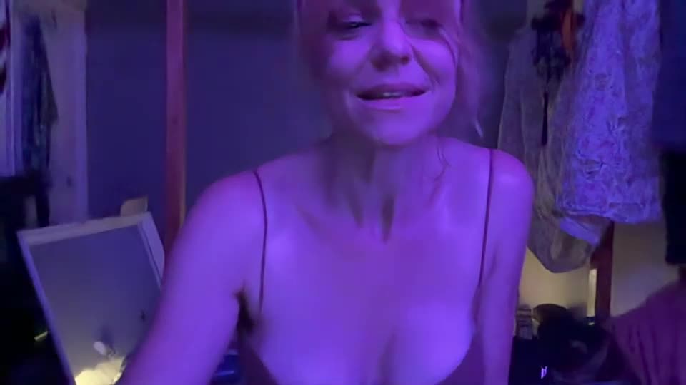 rosy_rouge Adult Chat October 6, 2026