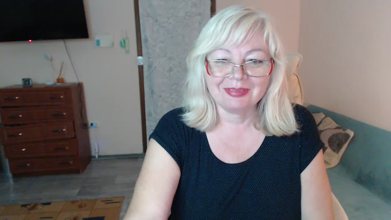 EvelynLoveShy Adult Chat October 6, 2026