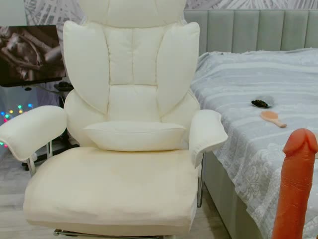 JuicyGloss Adult Chat October 7, 2026