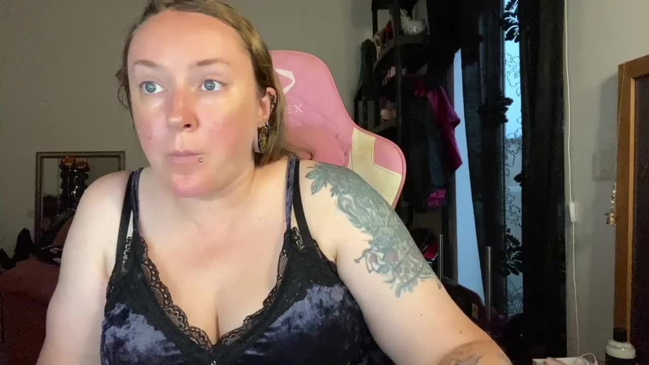 NylonQueen Adult Chat October 8, 2026