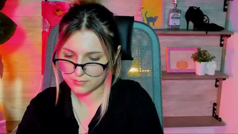 lesliebloom Adult Chat October 7, 2026