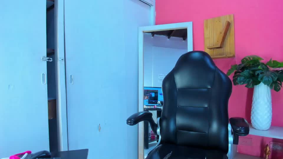 nezuko__chann_ Adult Chat October 7, 2026