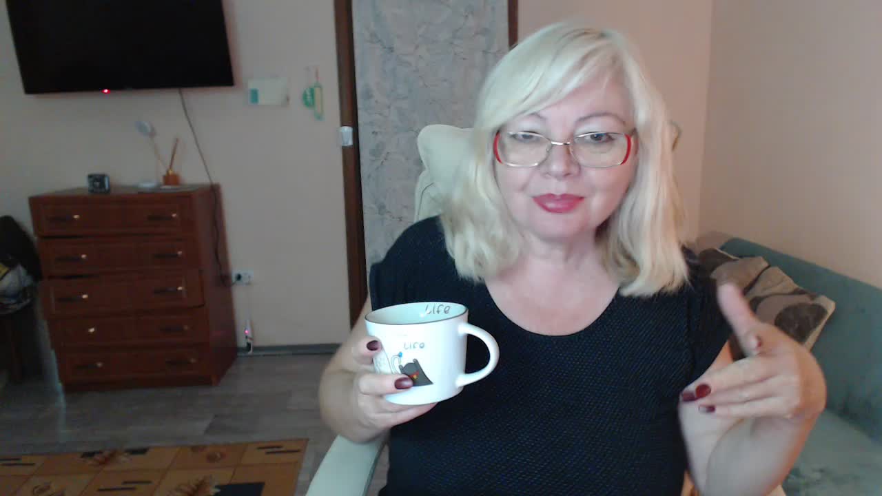 EvelynLoveShy Adult Chat October 9, 2026