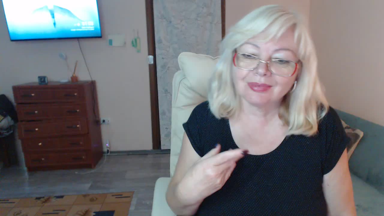 EvelynLoveShy Adult Chat October 9, 2026