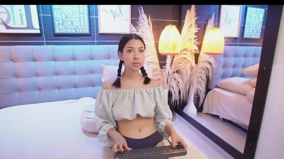 clhoe_bell Adult Chat October 9, 2026