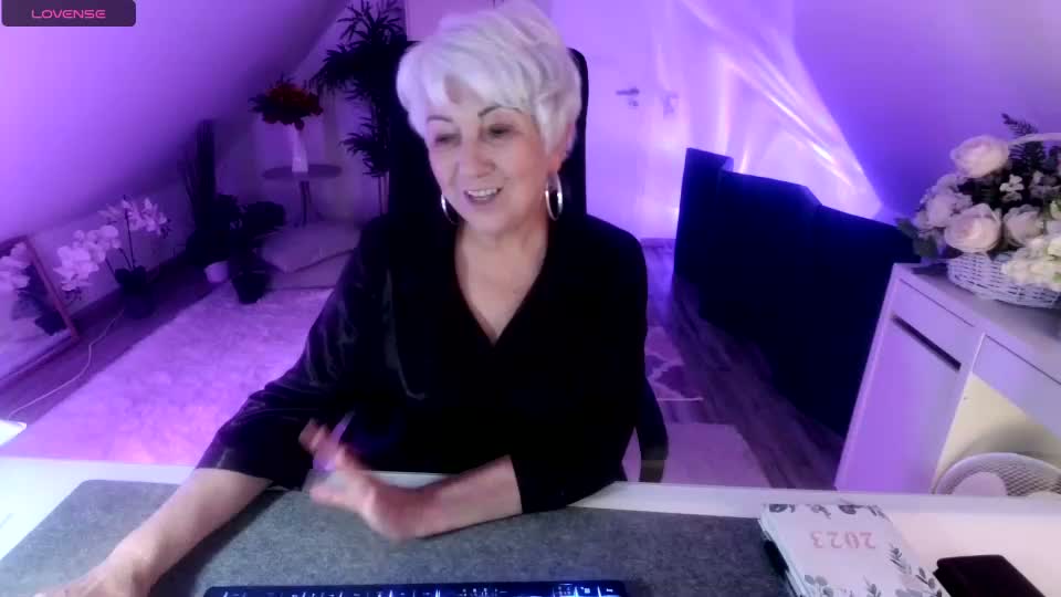 helenadarling Adult Chat October 10, 2026