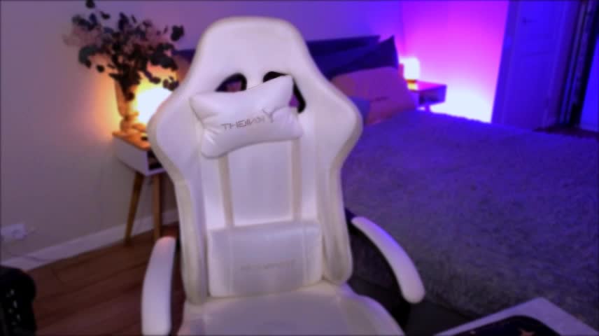 Lily_Yin Adult Chat October 11, 2026