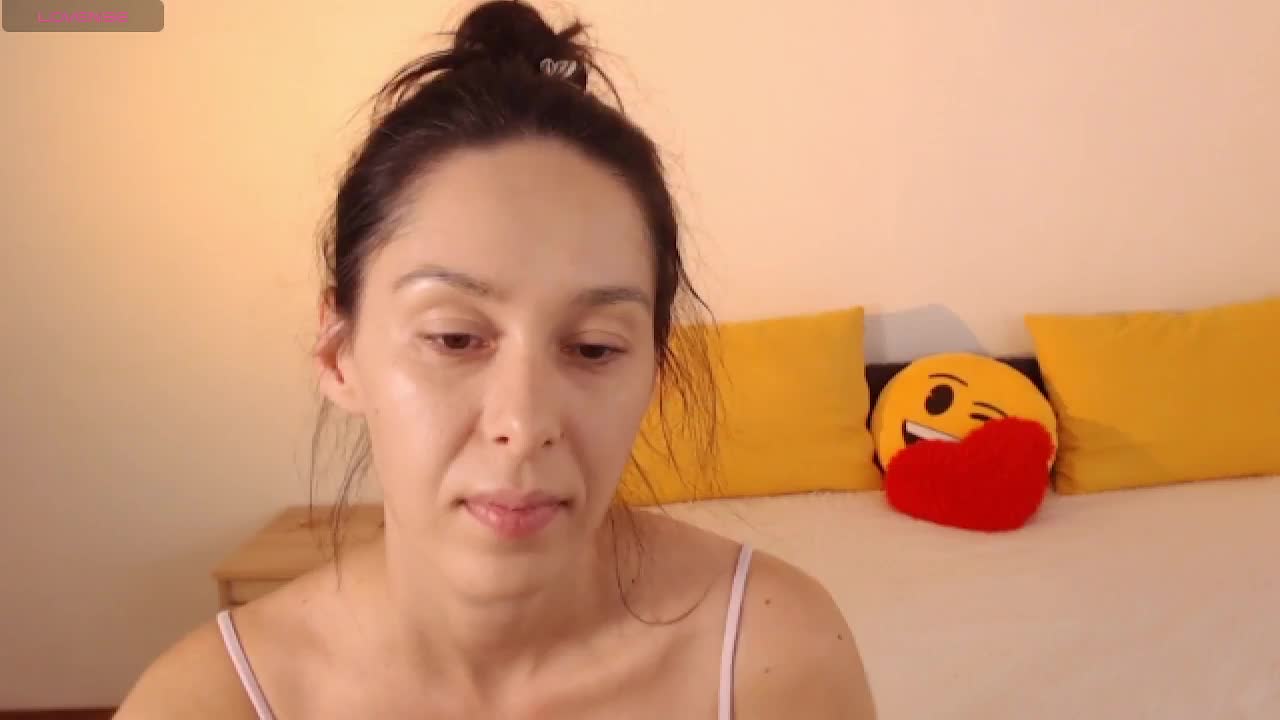 ValeriaFoxx Adult Chat October 12, 2026