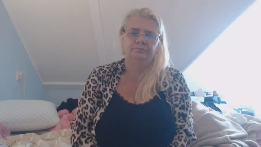 hotladymoon Adult Chat October 11, 2026