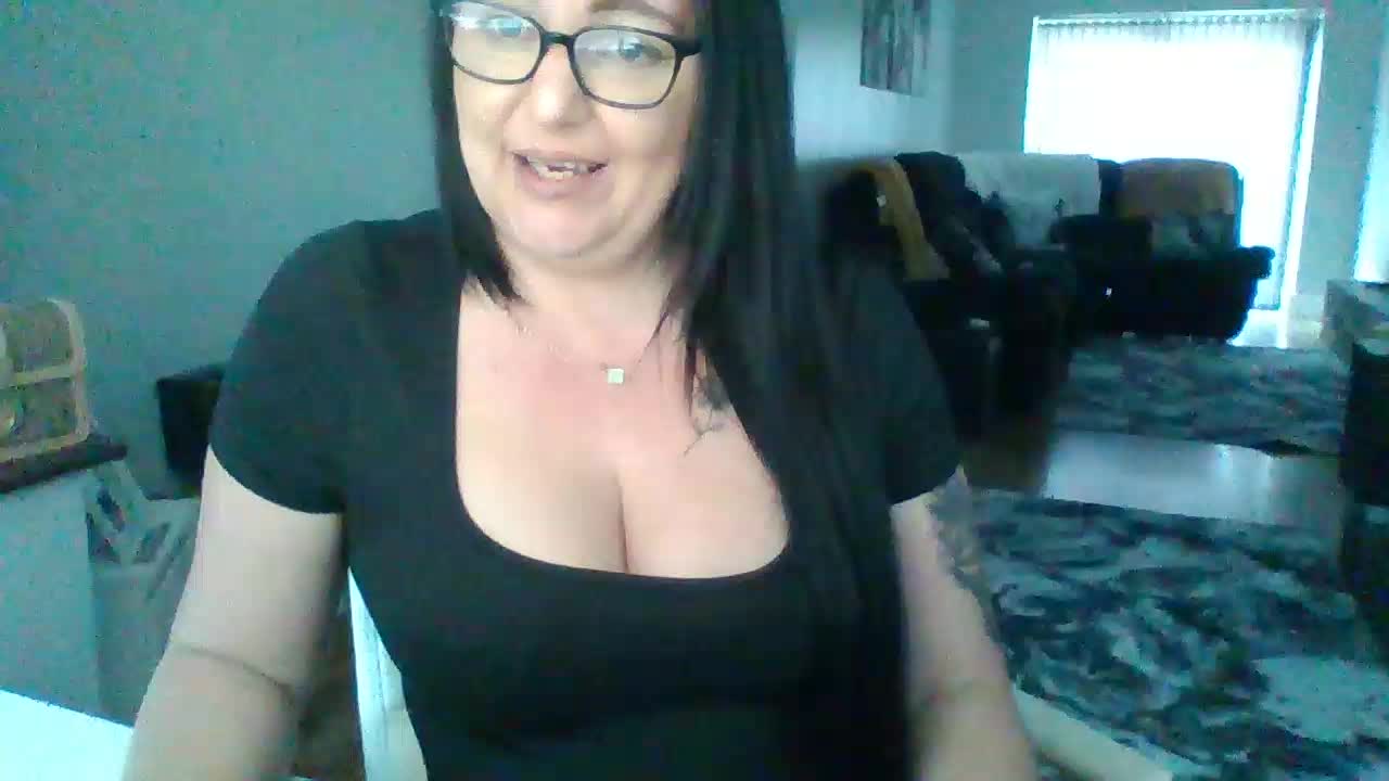 HousewifeAnna Adult Chat October 12, 2026