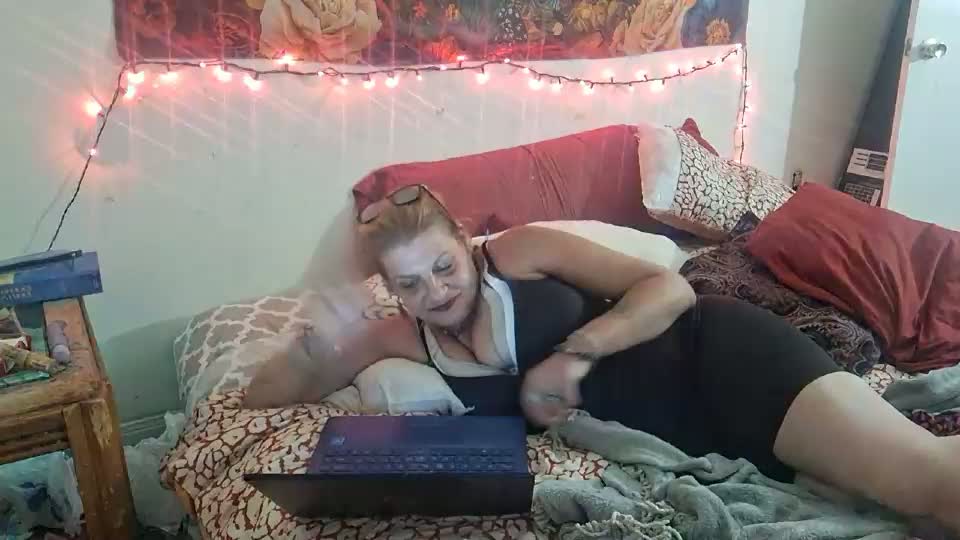 hotgold1977 Adult Chat October 12, 2026