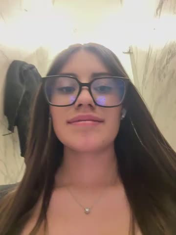 Nicolle_v Adult Chat October 12, 2026