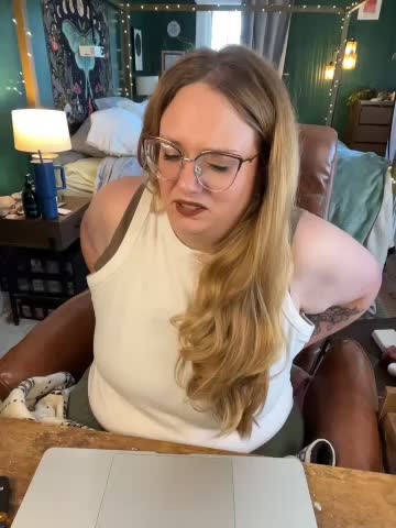 thatcutegirlwtheglasses Adult Chat October 14, 2026