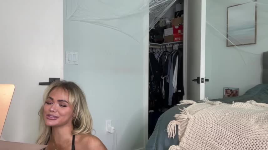 ElenaErickson Adult Chat October 14, 2026